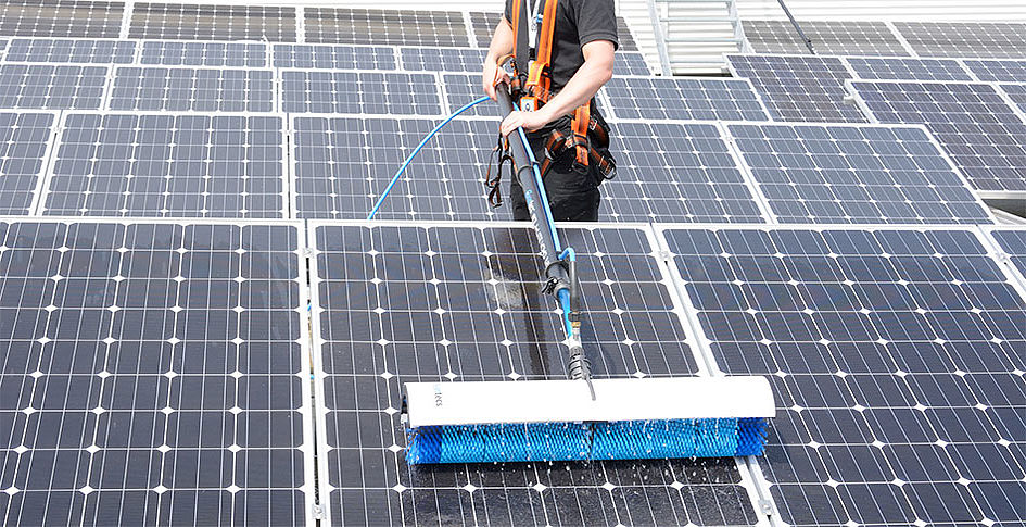 Nettoyage de Panneaux solaires avec le système solar-tecs C